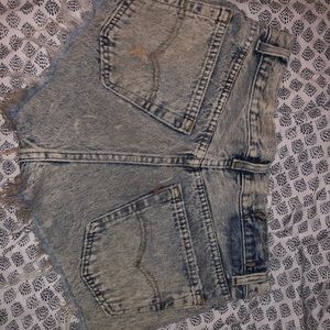 Vintage Levi shorts with a pink hue 28